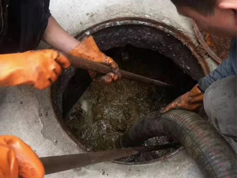 梁溪清理化粪池时如何避免沼气的危害？